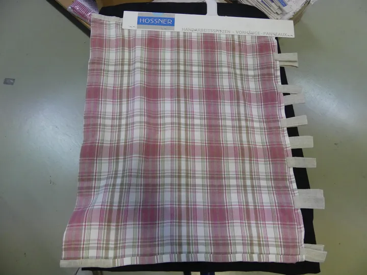 Posten Vorhänge kariert, 100% Polyester Maße in cm ca. 90 x 180